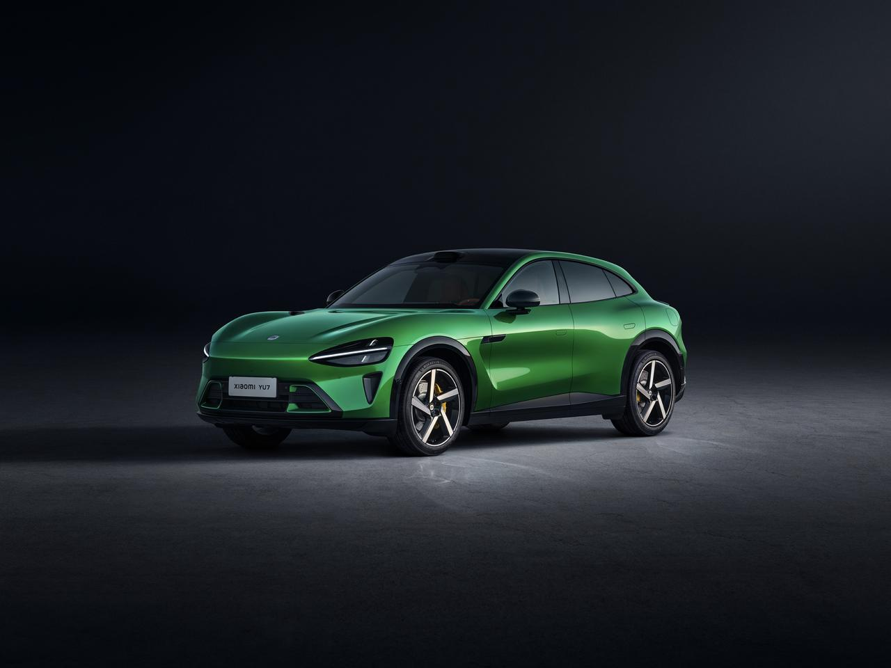 Xiaomi YU7 SUV eléctrico exhibido en evento de lanzamiento con tecnología avanzada