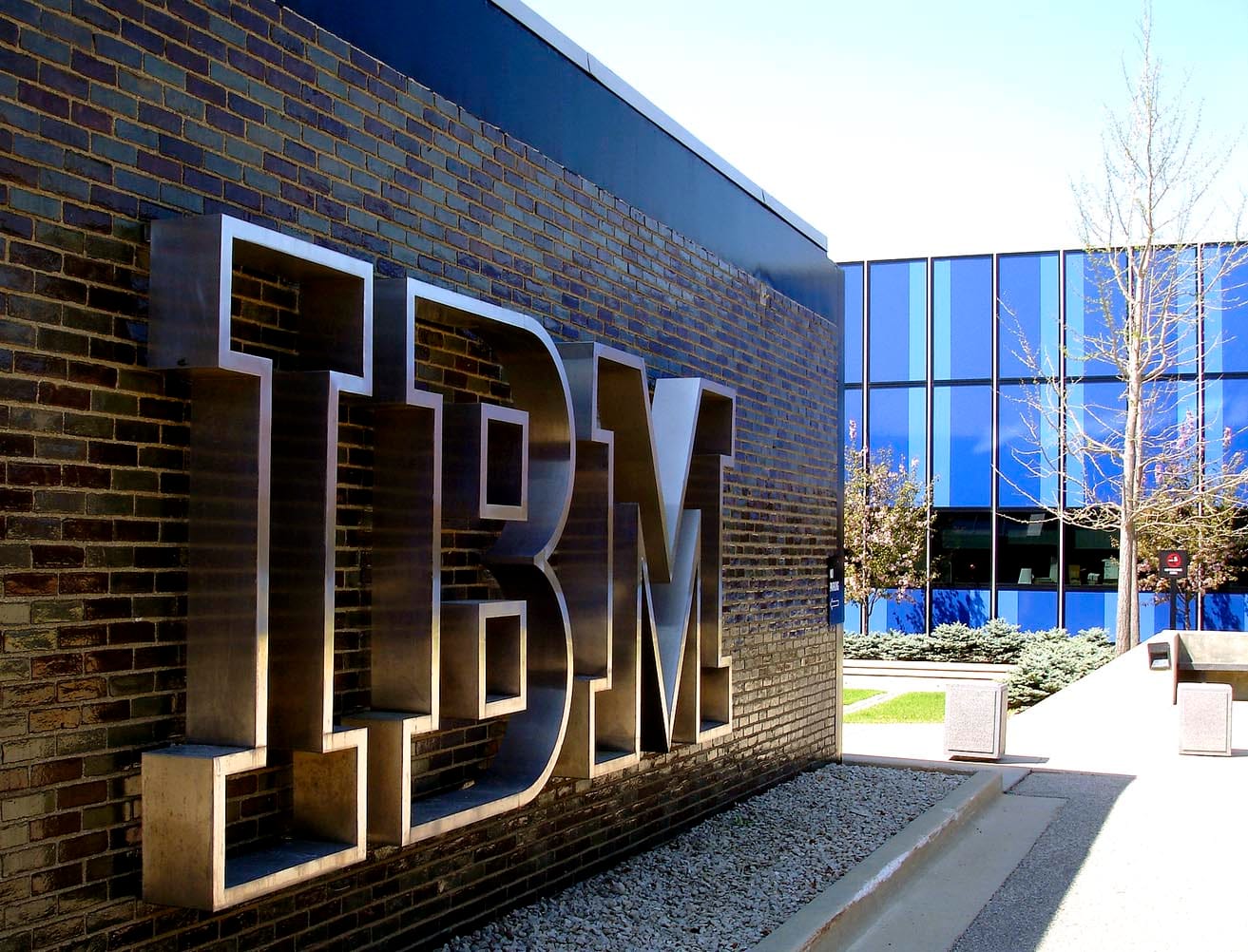ibm adquiere confluent
